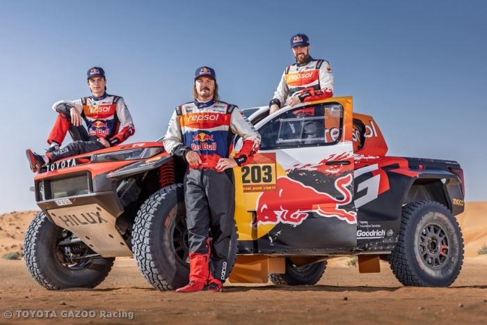 Toyota Gazoo Racing W2RC no Dakar 2026 com as novas DKR GR Hilux