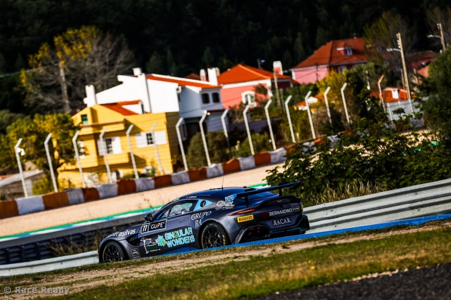 GT4: Arrancaram as hostilidades no Estoril