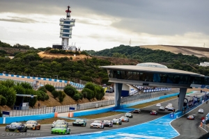 GTC e Turismos com corridas animadas em Jerez