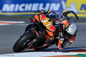 Acosta leads a competitive Friday in Valencia