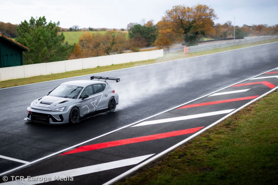 Herrero Racing joins the grid with two CUPRA Leon VZs