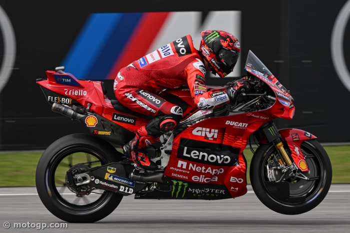 Francesco Bagnaia takes pole at Sepang!