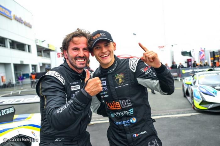 Miguel Crist&oacute;v&atilde;o vence em N&uuml;rburgring