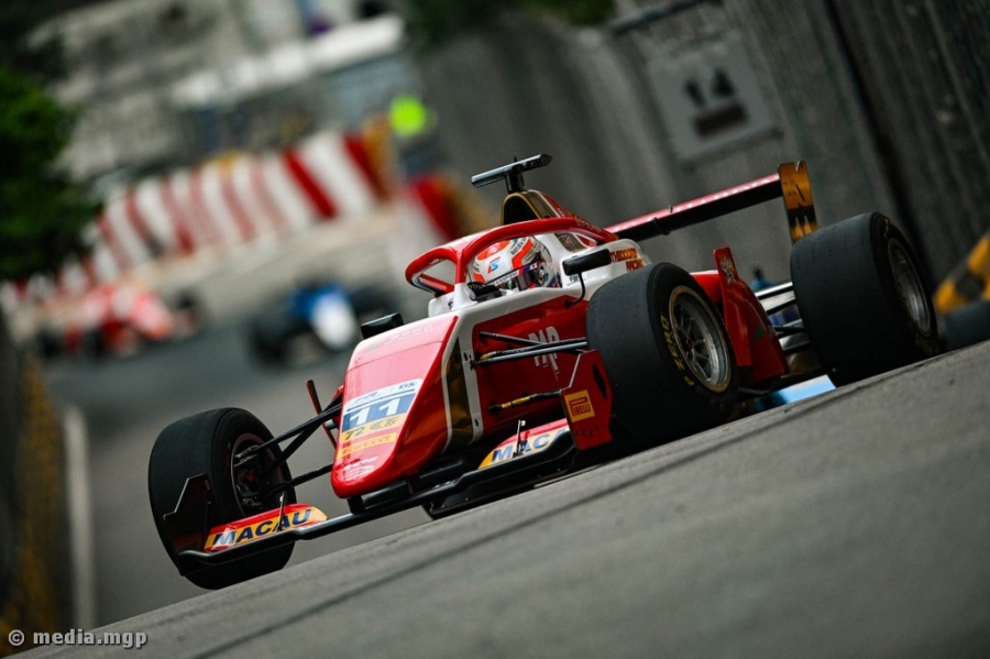 Slater takes Provisional Pole Position for Macau Grand Prix