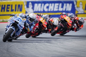 Alex Marquez fends off Marc Marquez for Barcelona glory