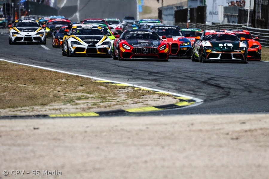 C&eacute;sar Machado e Tom&aacute;s Teixeira vencem corrida intensa de GT4