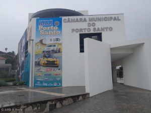 Câmara Municipal do Porto Santo &quot;vestida&quot; de Rali