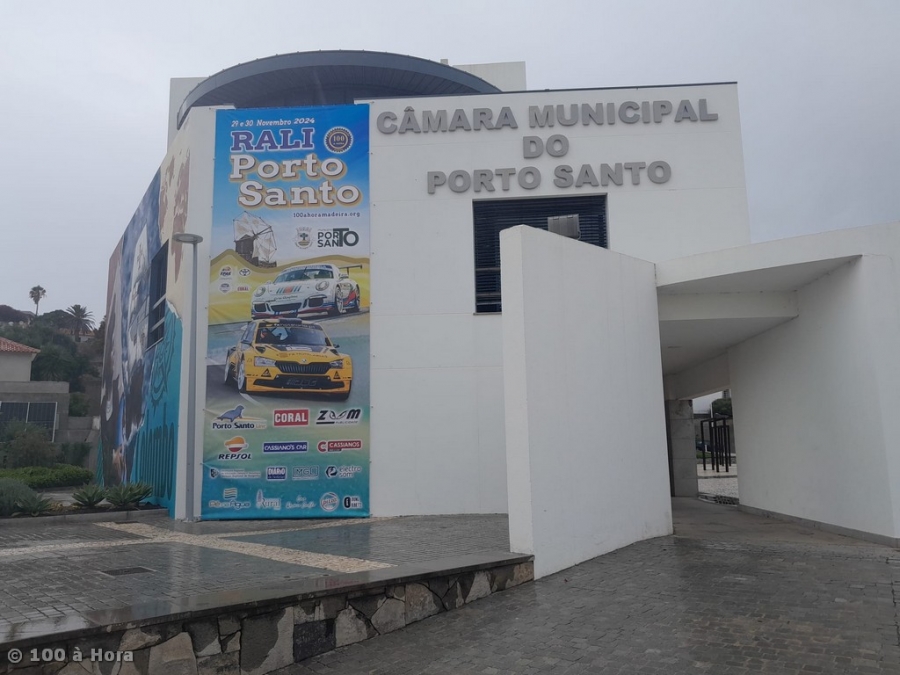 Câmara Municipal do Porto Santo &quot;vestida&quot; de Rali