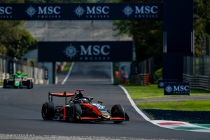 Ivan Domingues tem fim-de-semana infeliz em Monza