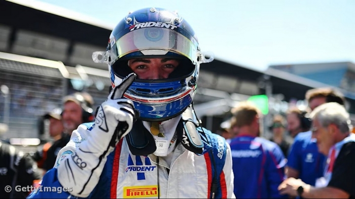 Bennett makes final lap overtake on Montoya for maiden victory