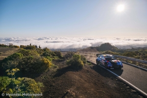 Hyundai World Rally Team ends difficult weekend in the top five