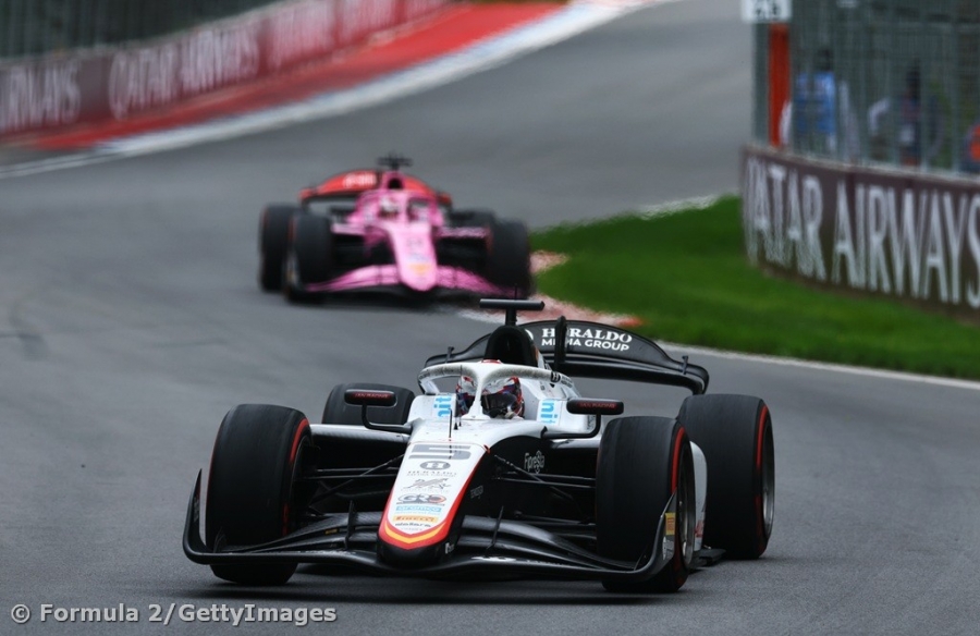 Noel Le&oacute;n takes first F2 victory
