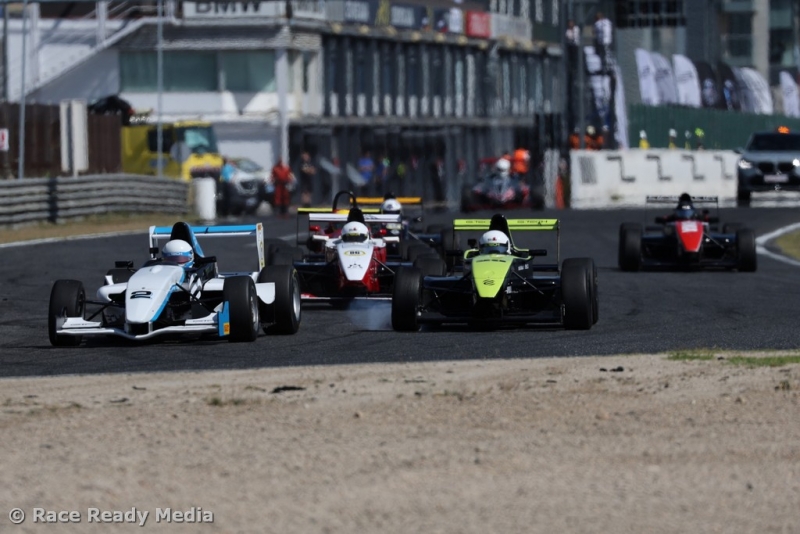 Fernando Mayer Gaspar vence duas corridas muito disputadas