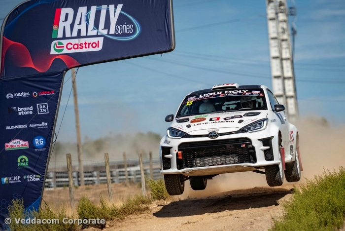 Emanuel Teixeira e Mafalda dos Santos no p&oacute;dio (4WD) em Castelo Branco