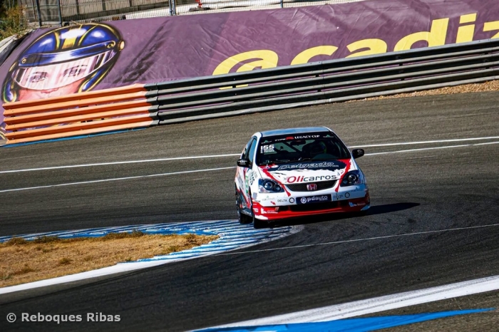 Andr&eacute; Ferreira e Estev&atilde;o Oliveira dominam a Type R Legacy Cup em Jerez