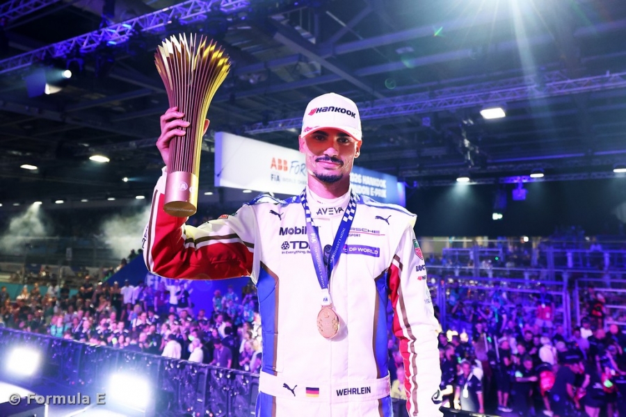 Wehrlein WINS penultimate race of the season