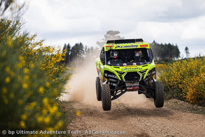 Pilotos bp Ultimate Adventure Team no p&oacute;dio da Baja TT Norte de Portugal