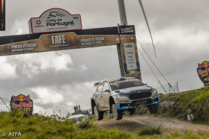 Paulo Neto e Carlos Magalh&atilde;es conquistaram o Masters WRC Cup