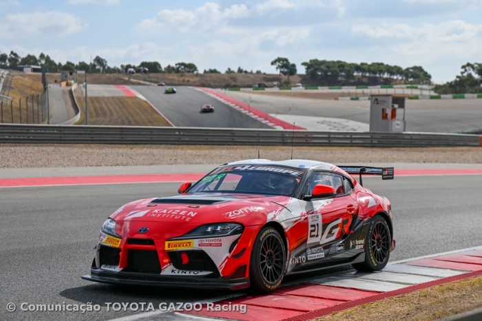 TGR Caetano Portugal no p&oacute;dio da final do GT4 European Series em Portim&atilde;o
