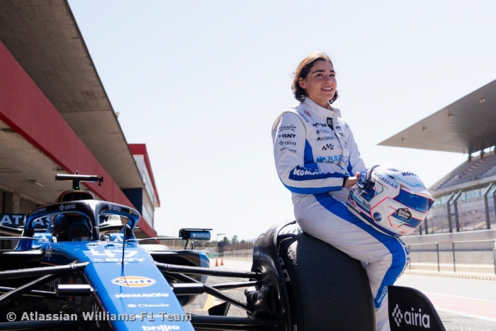 Jamie Chadwick reaches pinnacle of motorsport with Williams F1 Team test