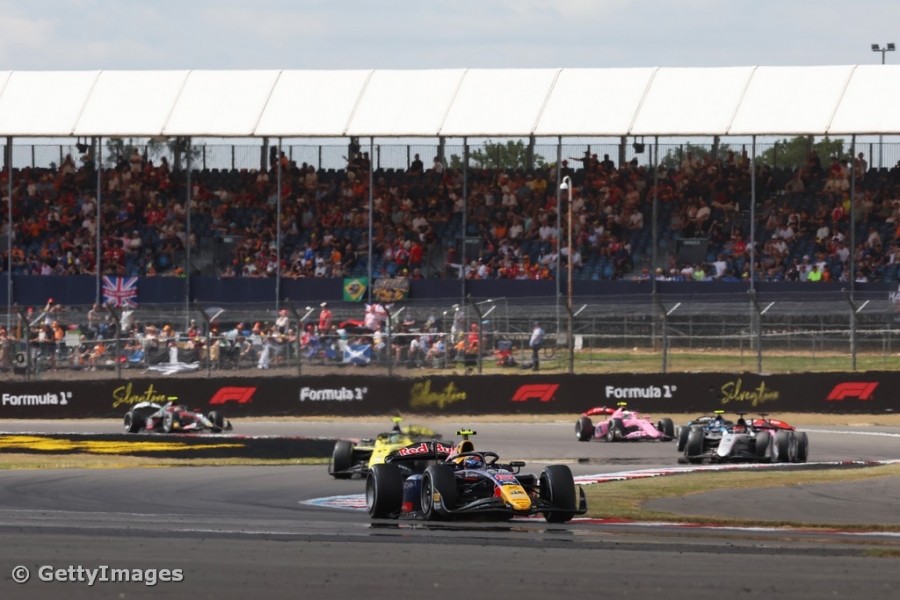 Tsolov earns victory with final lap overtake on rival Min&igrave;